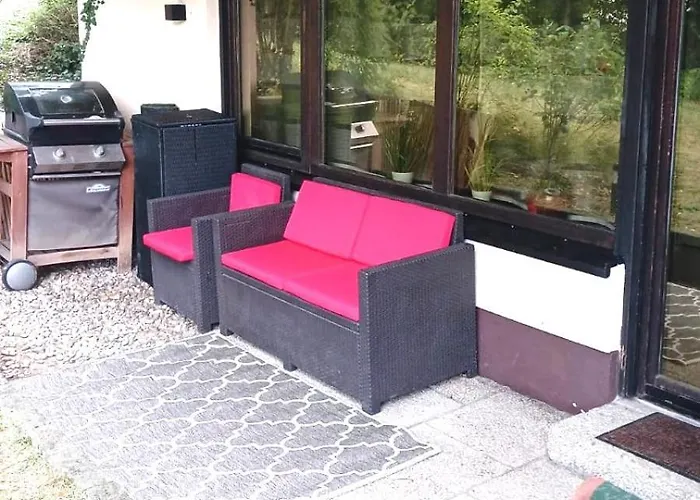 Ruhige Und Gruene Terassenwohnung Апартаменты Висбаден