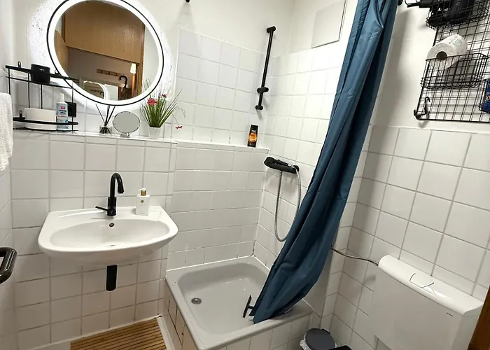 Ruhige Und Gruene Terassenwohnung Апартаменты Висбаден